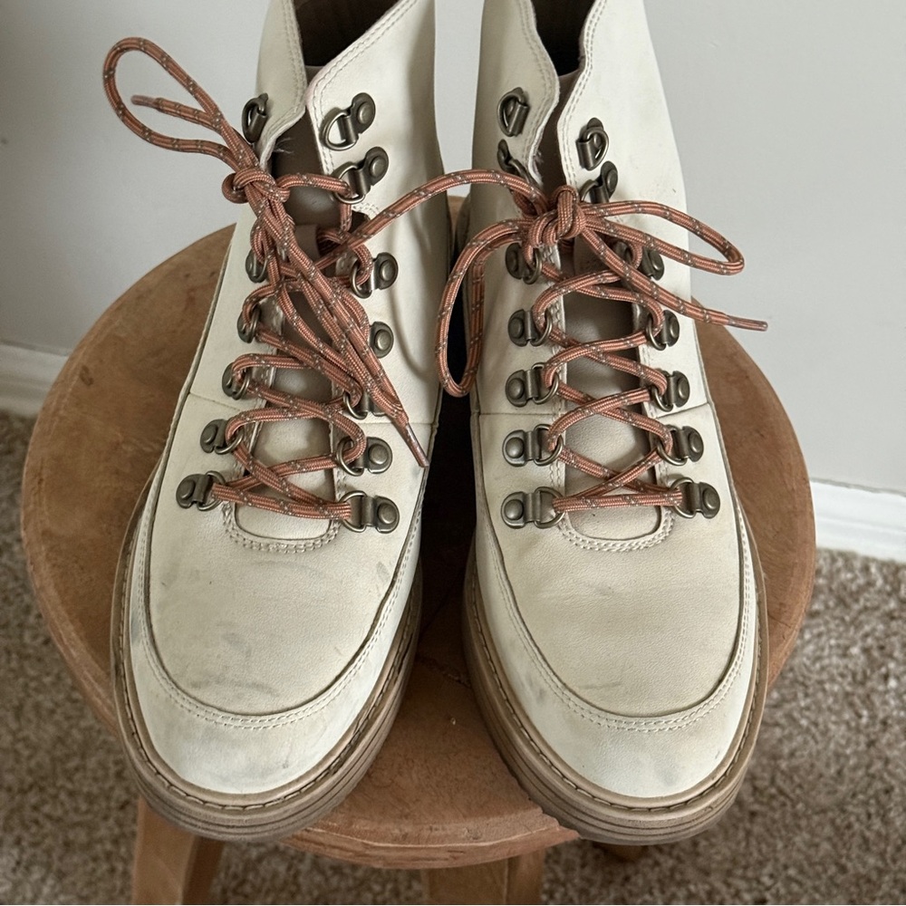 Teva Midform Boots in White - Picture 6 of 7